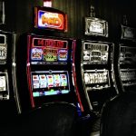 What makes people like playing online casinos?
